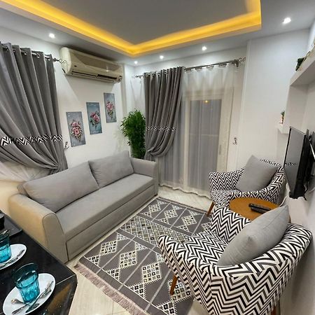 شقة في قلب القاهرة الجديدة تطل على شارع التسعين الشمالي Exterior foto