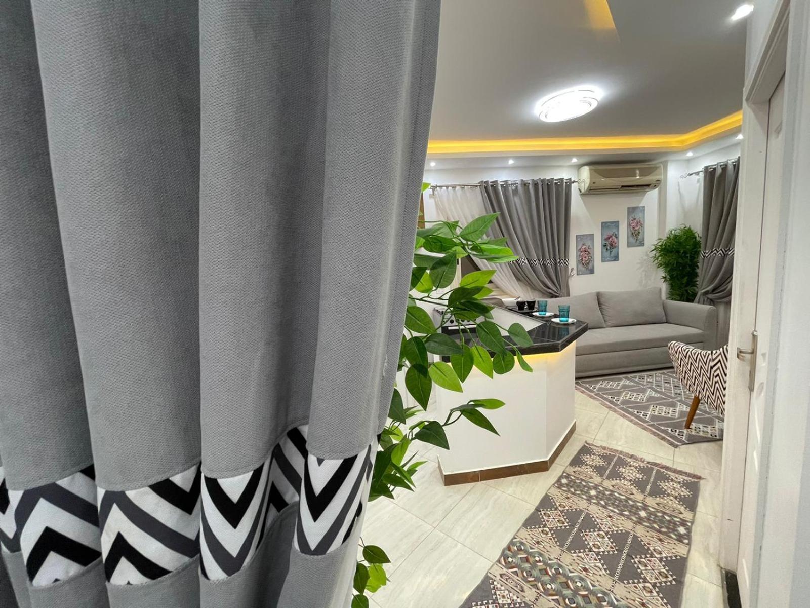 شقة في قلب القاهرة الجديدة تطل على شارع التسعين الشمالي Exterior foto