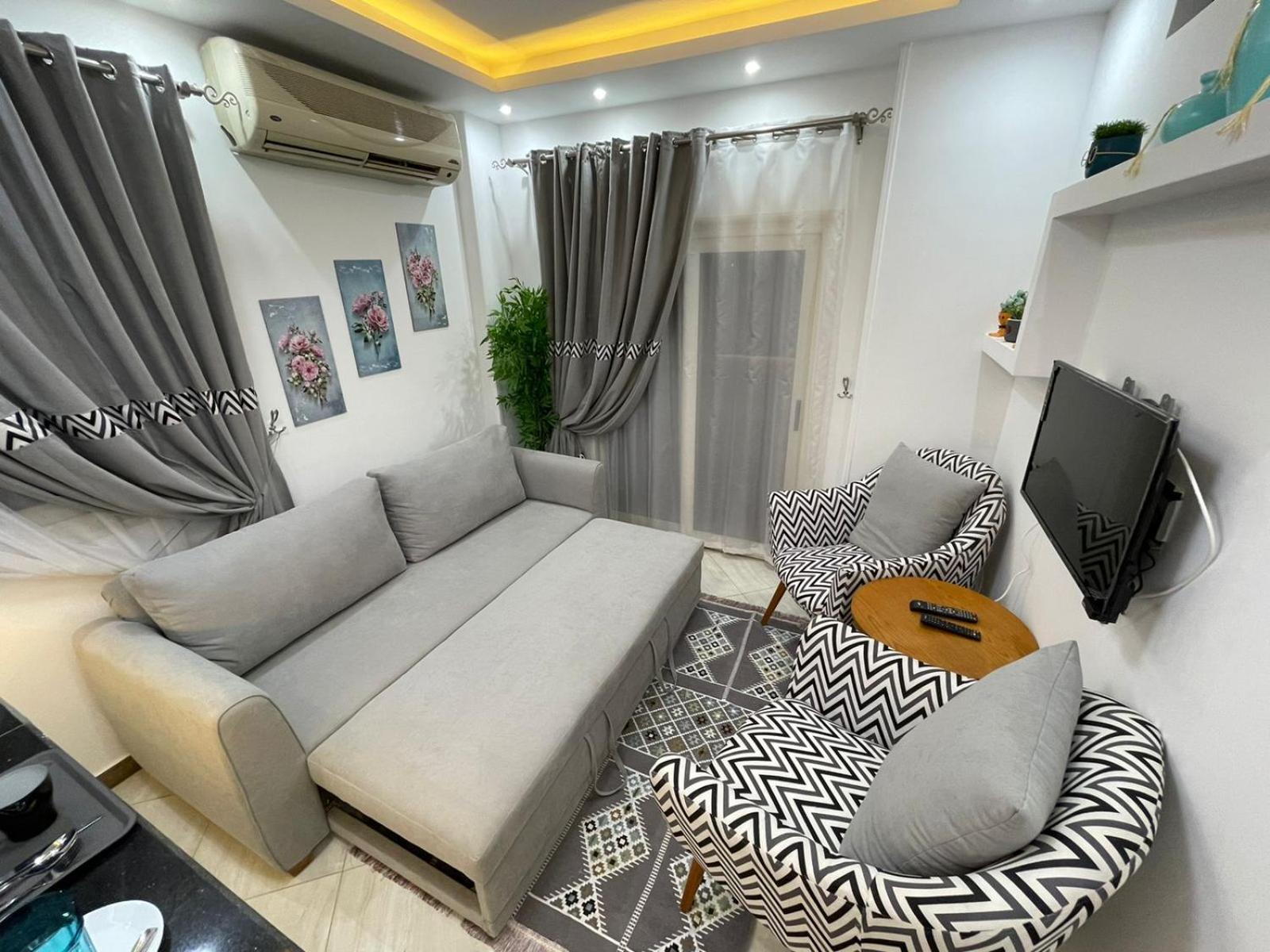 شقة في قلب القاهرة الجديدة تطل على شارع التسعين الشمالي Exterior foto