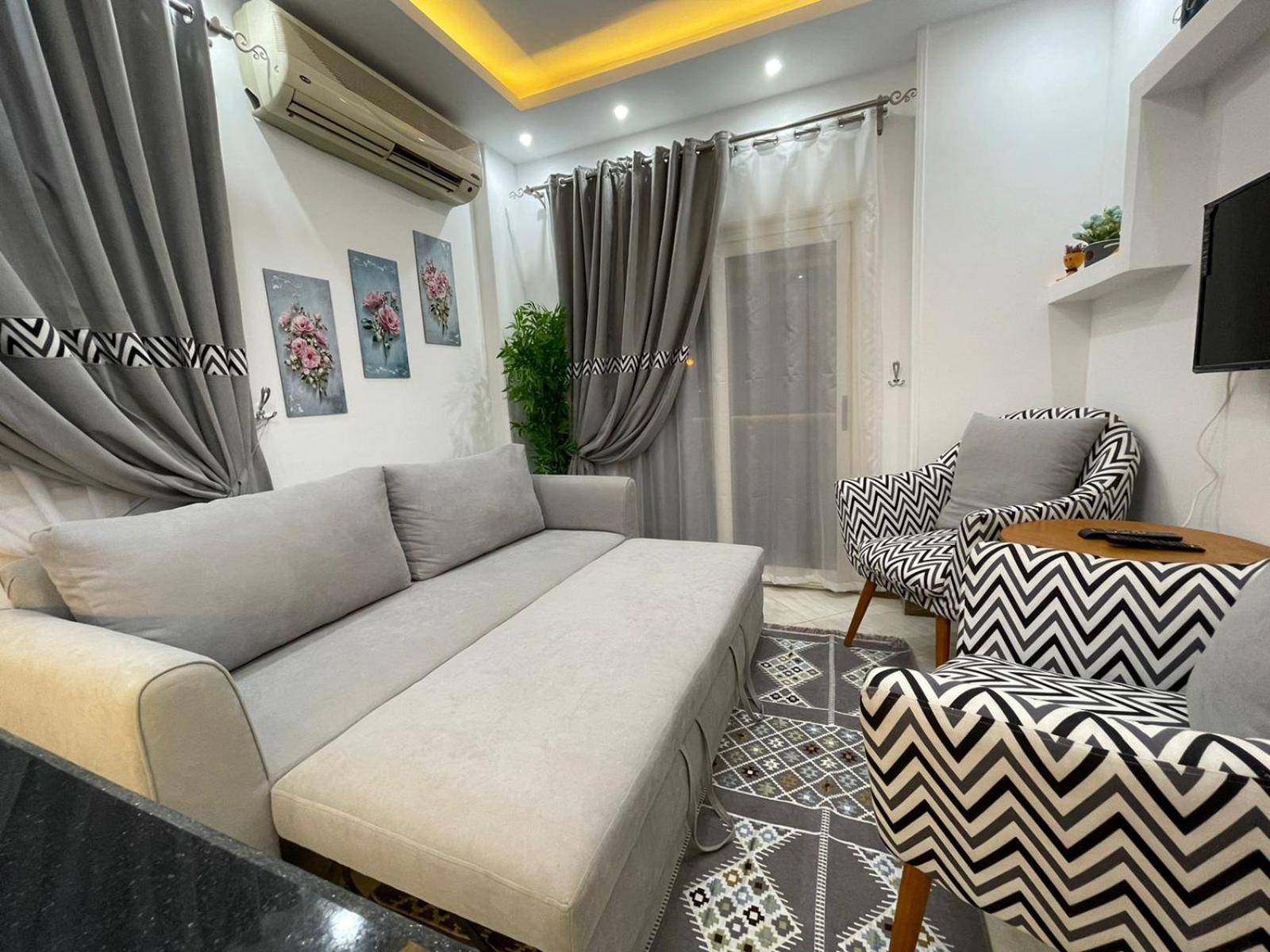 شقة في قلب القاهرة الجديدة تطل على شارع التسعين الشمالي Exterior foto