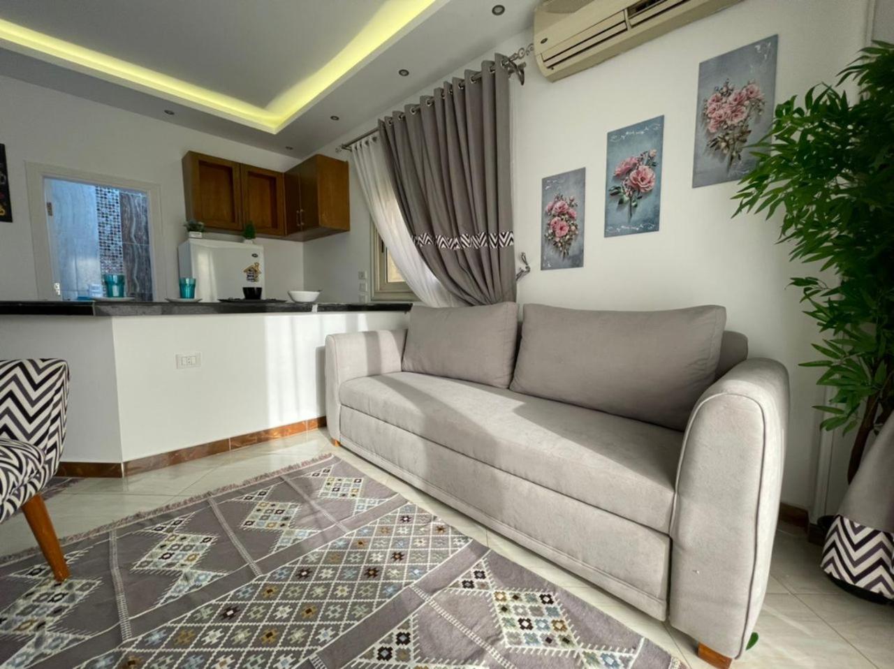 شقة في قلب القاهرة الجديدة تطل على شارع التسعين الشمالي Exterior foto