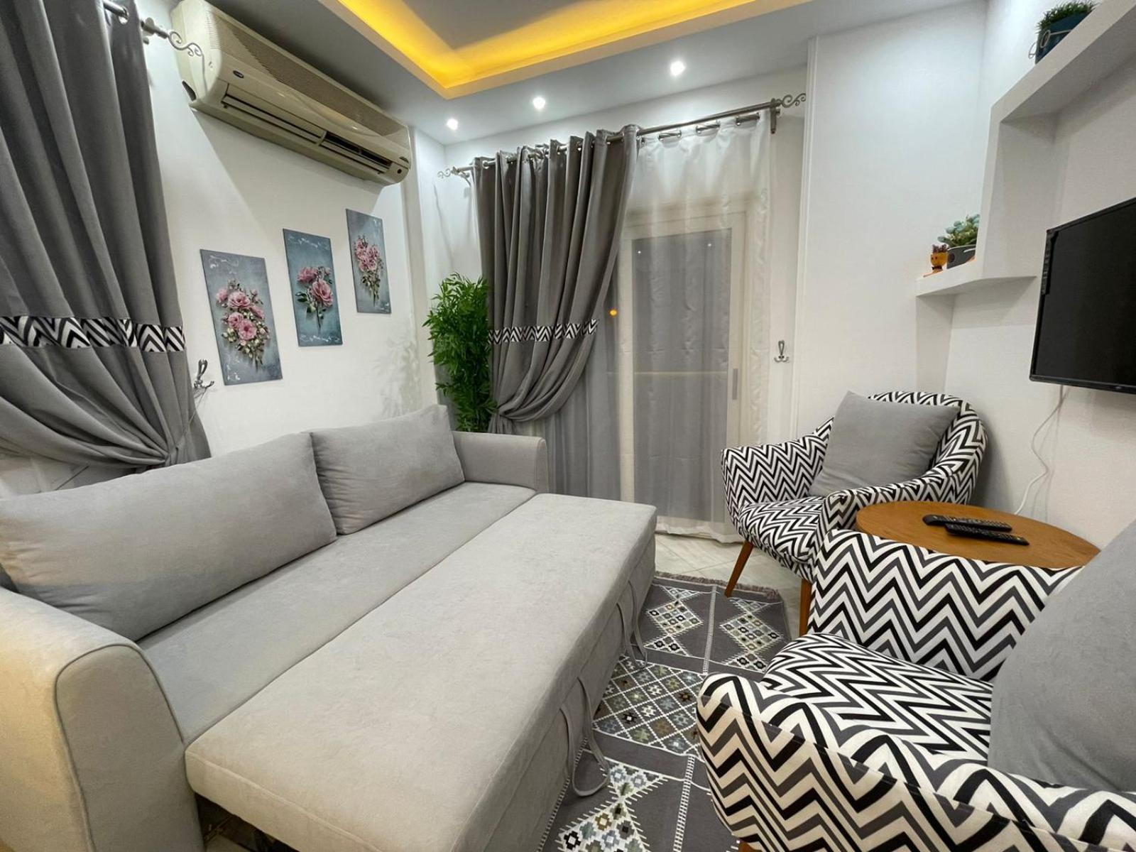 شقة في قلب القاهرة الجديدة تطل على شارع التسعين الشمالي Exterior foto